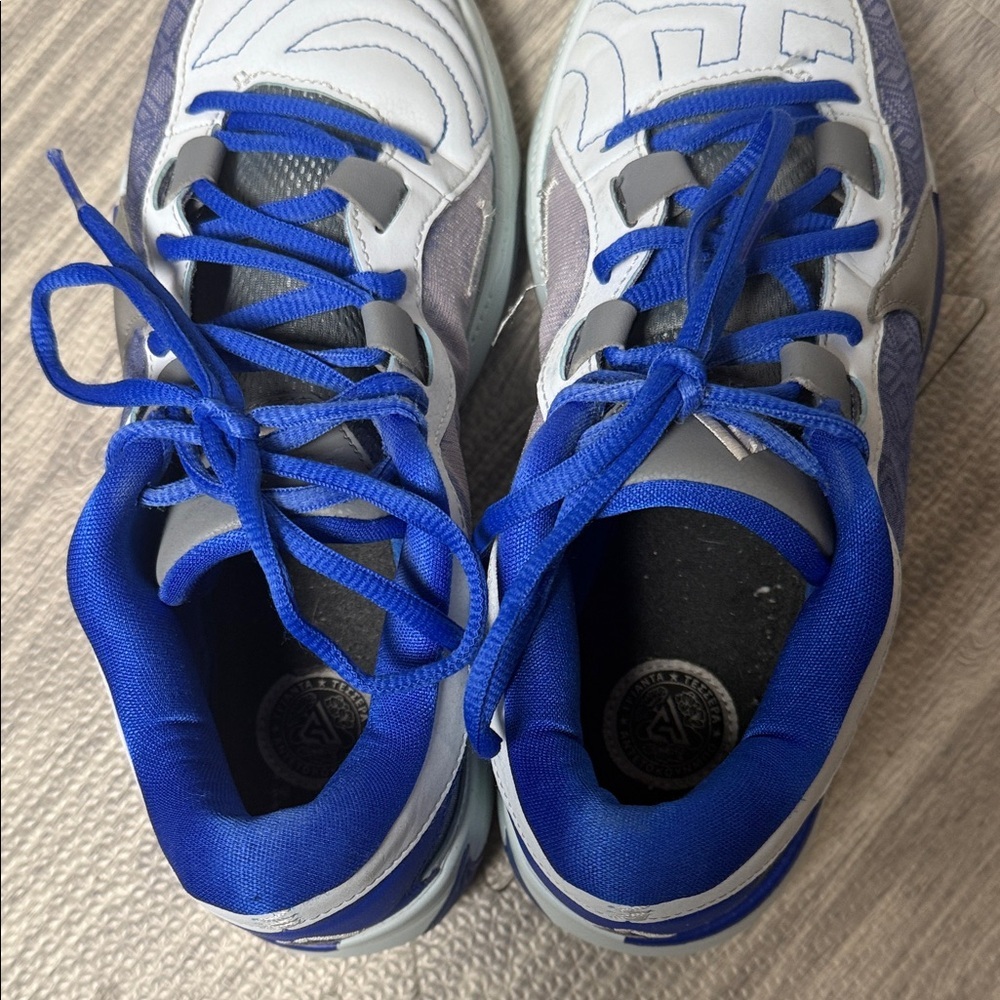 Nike Basketball Shoes Size 7.5 - Picture 4 of 9